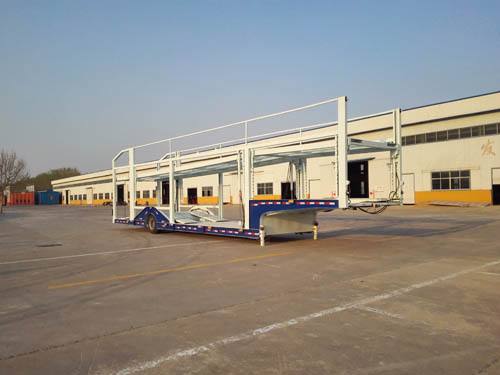 六位车辆运输半挂车