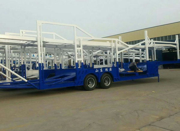 八位车辆运输半挂车