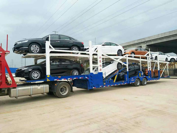 八位车辆运输半挂车