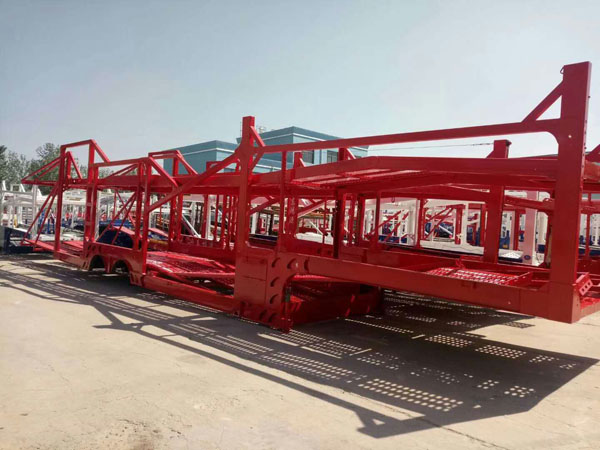 六位车辆运输半挂车