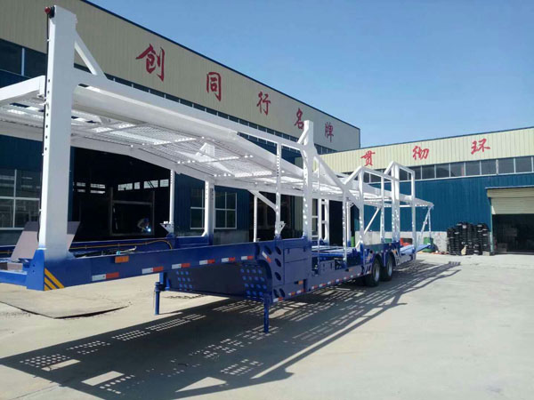 六位车辆运输半挂车