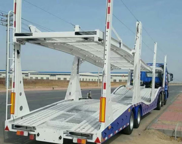 六位车辆运输半挂车