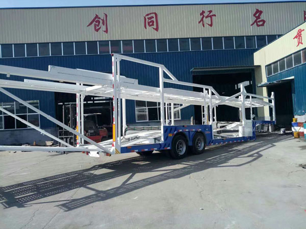 六位车辆运输半挂车