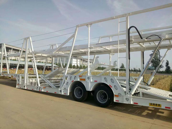 六位车辆运输半挂车