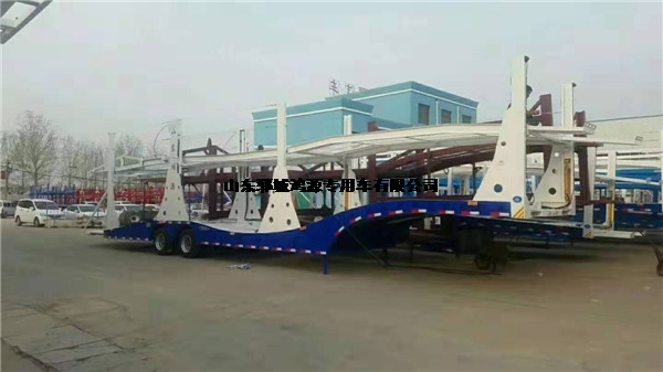 六位车辆运输半挂车