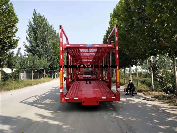 六位车辆运输半挂车