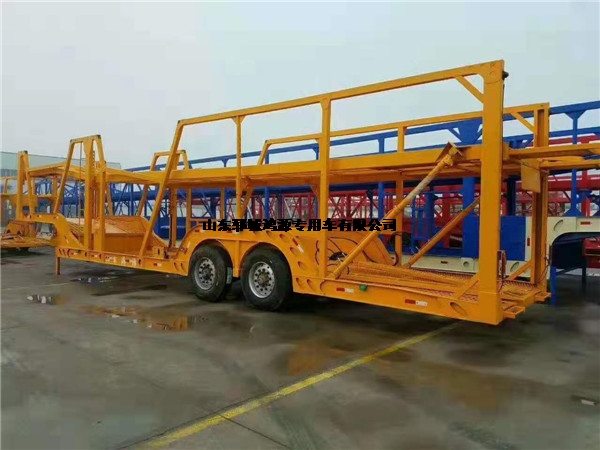 六位车辆运输半挂车