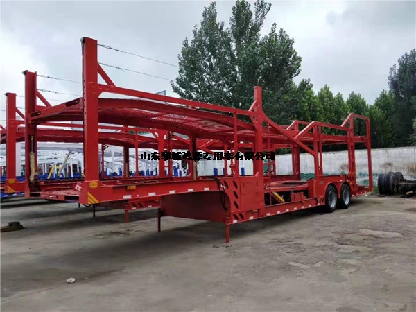 六位车辆运输半挂车