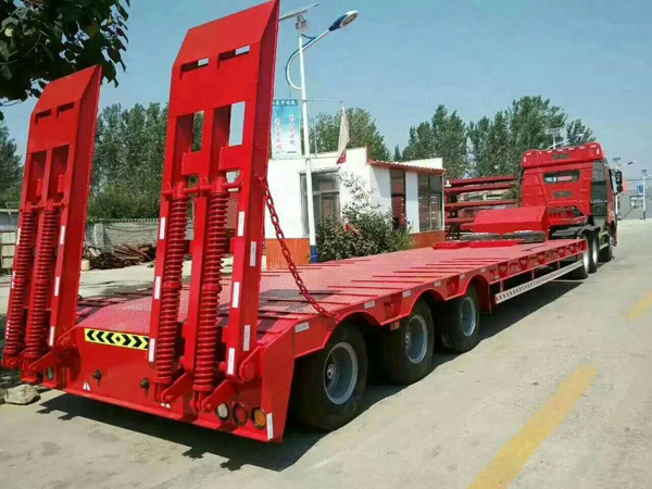 低平板半挂车